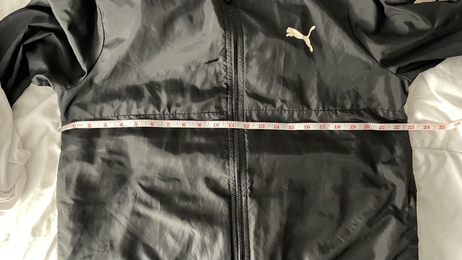 PUMA Essentials Solid Windbreaker jacket in black… - image 6