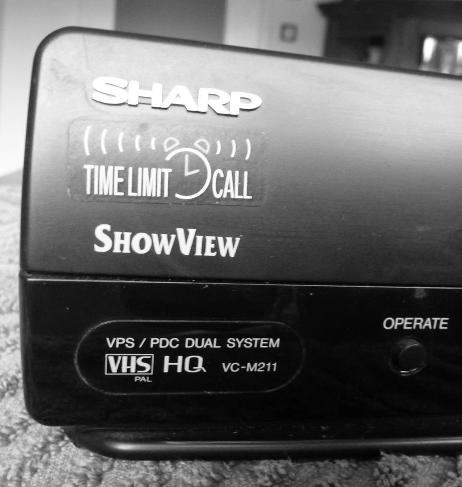 SHARP VHS - HQ Video - Cassetten Recorder Show - View VC M211 - Bild 2 von 4