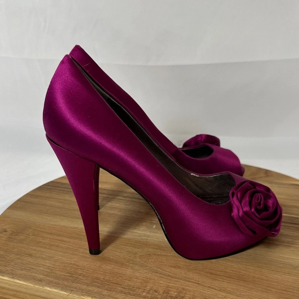 Paris Hilton Bonita Satin Fuchsia Pumps Heels Rose Embellished Women's size 8.5 - Image 4 of 4