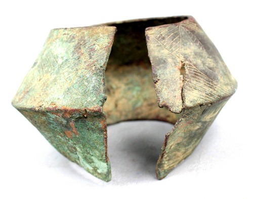 Art Africain - Bracelet Monnaie en Bronze Gan avec Socle Pièce Massive - 28 Cms - Photo 11 sur 12