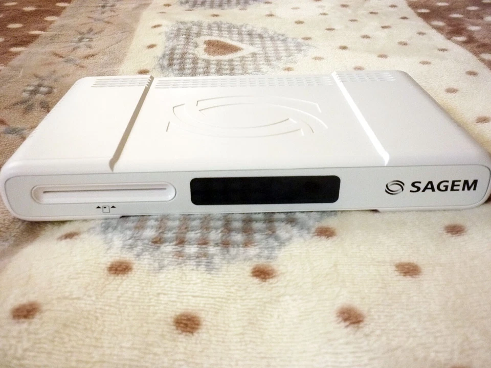 Ricevitore tv digitale terrestre DVB-T SAGEM ITD71WB come nuovo - mai usato - Immagine 2 di 4