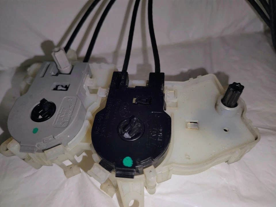 2000-07 FORD FOCUS A/C Heater Climate Control Unit W/ Cables & Actuators OEM - Image 4 of 4