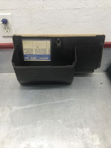 1973-1987 CHEVROLET GMC TRUCK SUBURBAN BLAZER GLOVE BOX DOOR W/ Latch TAN OEM - Picture 13 of 13