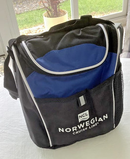 NEW NORWEGIAN CRUISE LINE FOLDING PACKABLE THERMO SHOULDER BAG