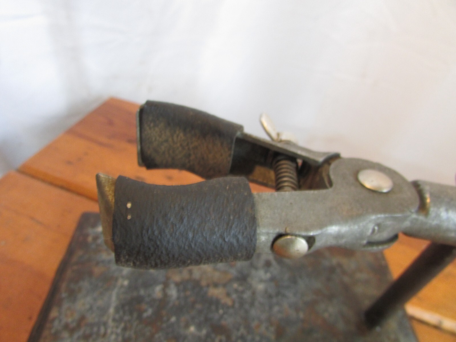 Fisher/ Labline Scientific Lab Stand  W/ 2 Clamps 1 Fisher, 1 Labline 24"