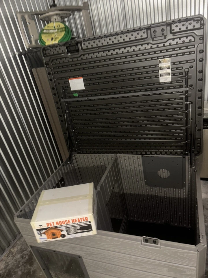 Casa grande de lujo para perros exterior protegida ped grande aislado Foto 2 de 4