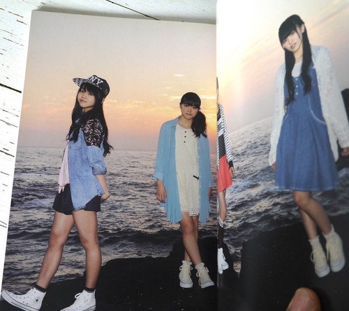 Sakura Gakuin graduated in March 2014 Photo Book Autographed + photo - Imagen 4 de 10