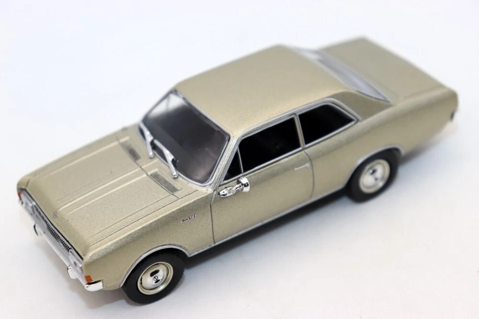 Matel 1/43 Scale Opel Fiera Sedan 1972 Diecast Alloy Toy Cars For Collection - Image 2 of 4
