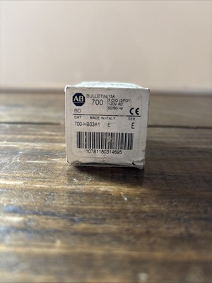 NEW ALLEN-BRADLEY 3PDT PLUG-IN RELAY 700-HB33A1 120VCOIL 15AMP NIB