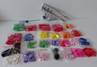 Druckknopfzangen Set mit Zubehör verschiedene Farben Druckknöpfe / D97