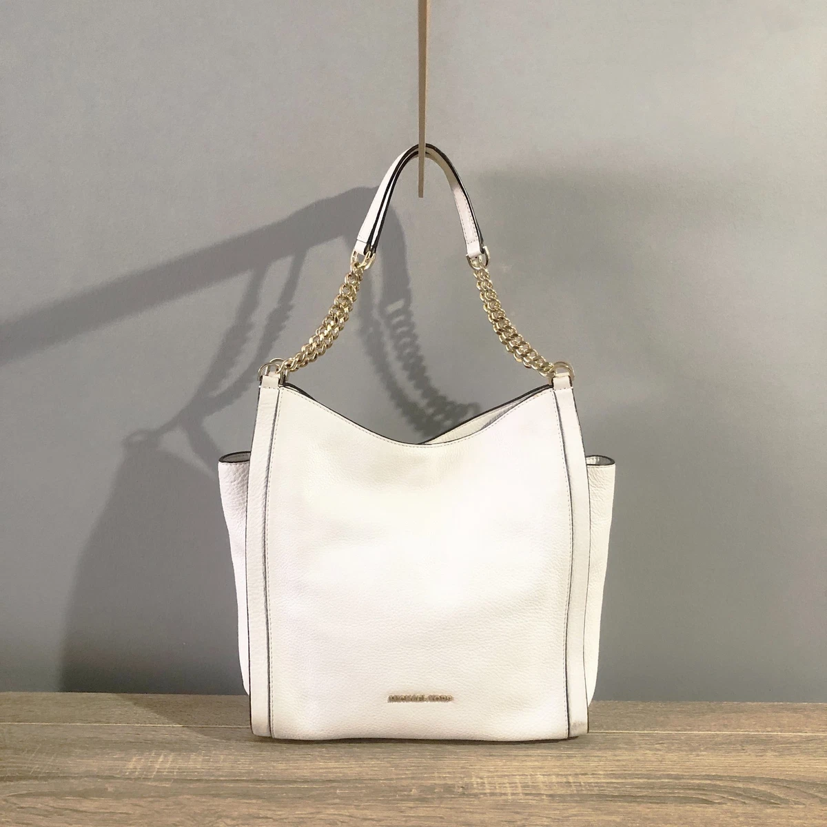 MICHAEL KORS ホワイト　バック　新品・未使用 Michael Kors ショルダーバッグ ホワイト バッグ & ハンドバッグ 女性