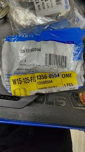  GENUINE GM CADILLAC KEYLESS ENTRY REMOTE KEY FOB 13560554 OEM WITH  KEY BLADE - product listing photo