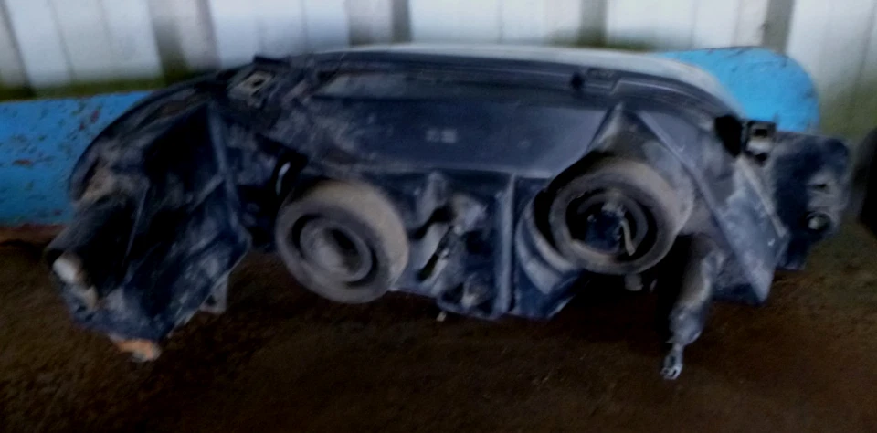 Ford Falcon BA Left Headlight (black) — 第 4/4 张图片