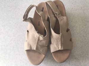 clarks beige sandals