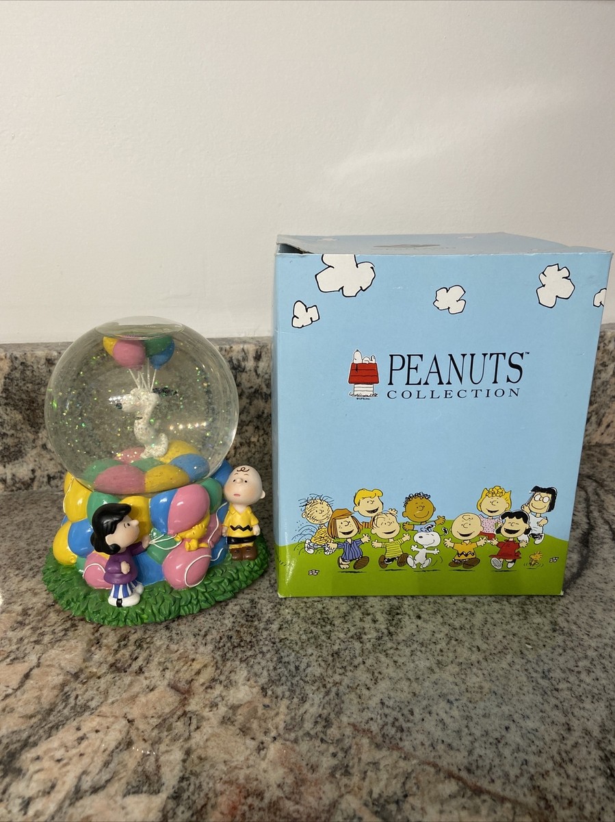 Westland Giftware Peanuts Collection Snoopy With Balloons Snow