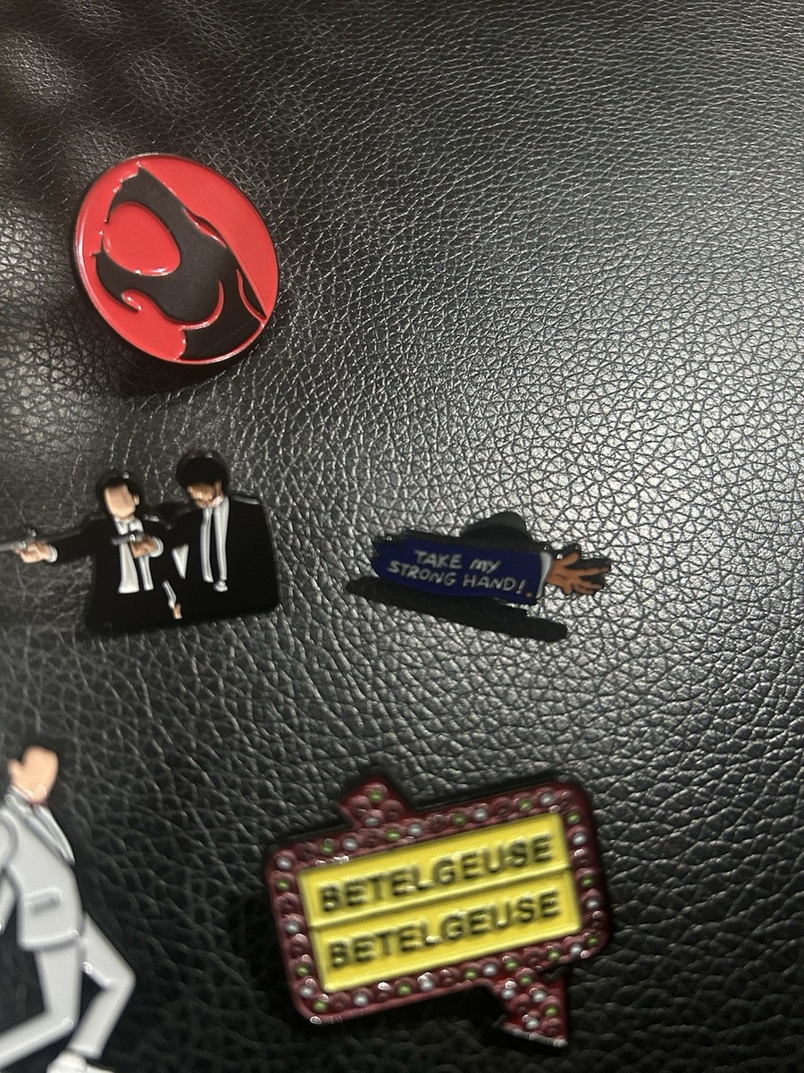 lapel pin View 4