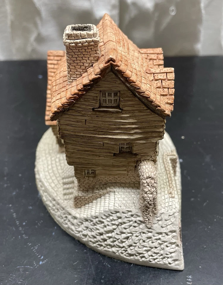 Market Street by David Winter Cottage Collection 1980 Hand Made/ Painted England - Image 2 of 4