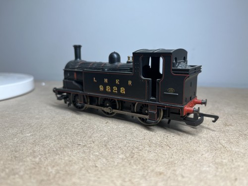 Hornby R2325A LNER Class J83 Tank Engine 0-6-0T '9828' | Zustand: Used