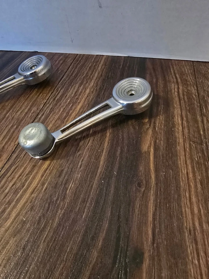 Perilla de manija de ventana (par) para camión/Bronco serie F 1973-79 Foto 2 de 4