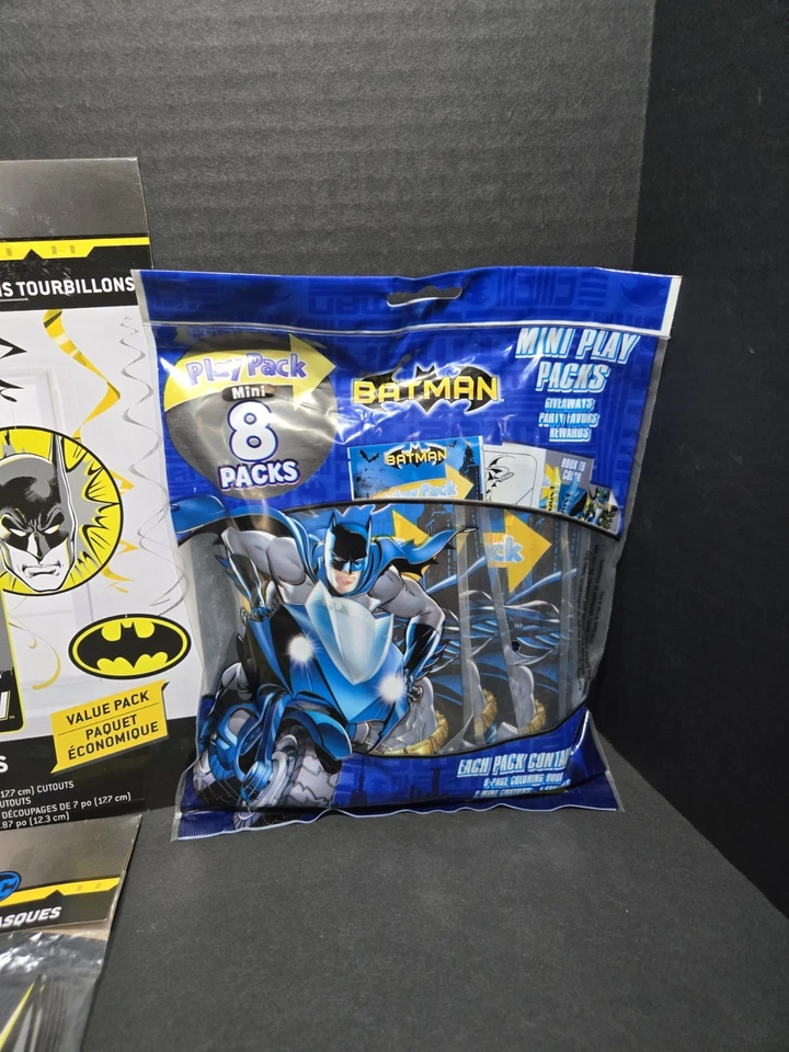 DC Batman 8 Count Party Coloring Book, Crayons, Masks, Table decorations & more - Image 4 of 4