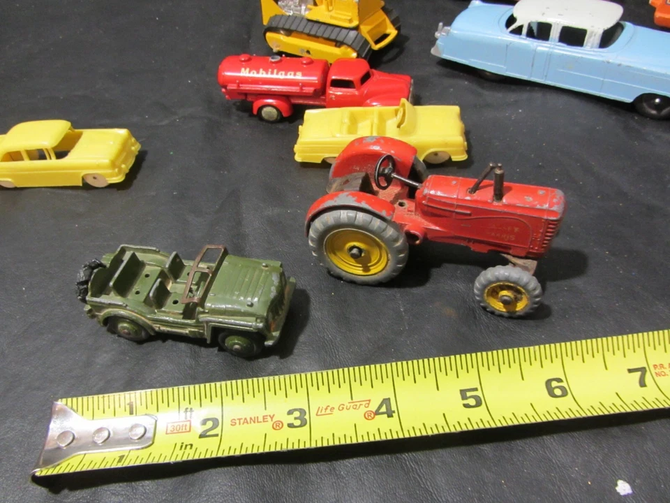 Tractor de colección con Railway Express Agency Mobilgas Senko Austin Champ Tootsie Foto 3 de 4