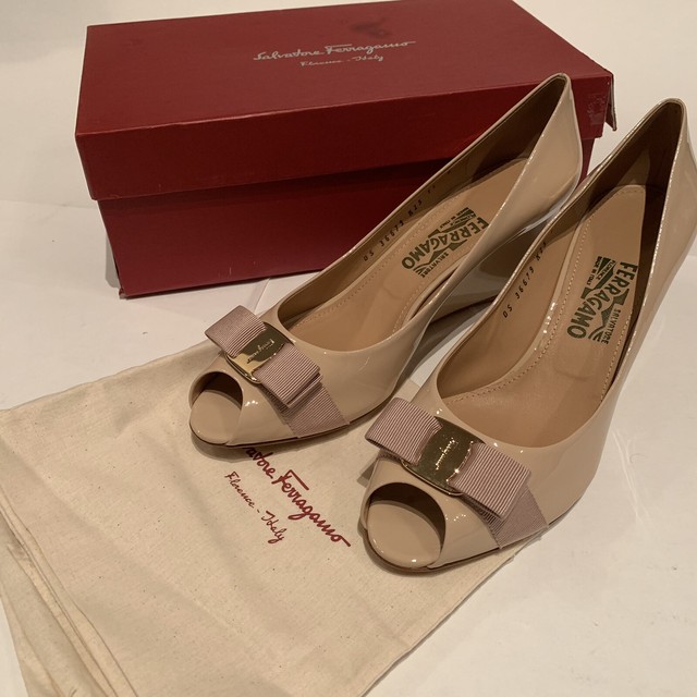 ferragamo nude shoes