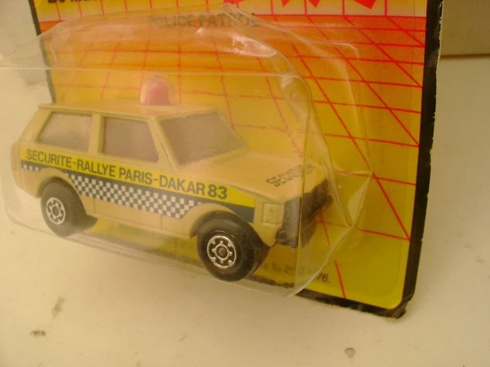 MATCHBOX LESNEY SUPERFAST #20 BEIGE RANGE ROVER RALLYE SECURITE-PARIS-DAKAR 83 - Image 4 of 4