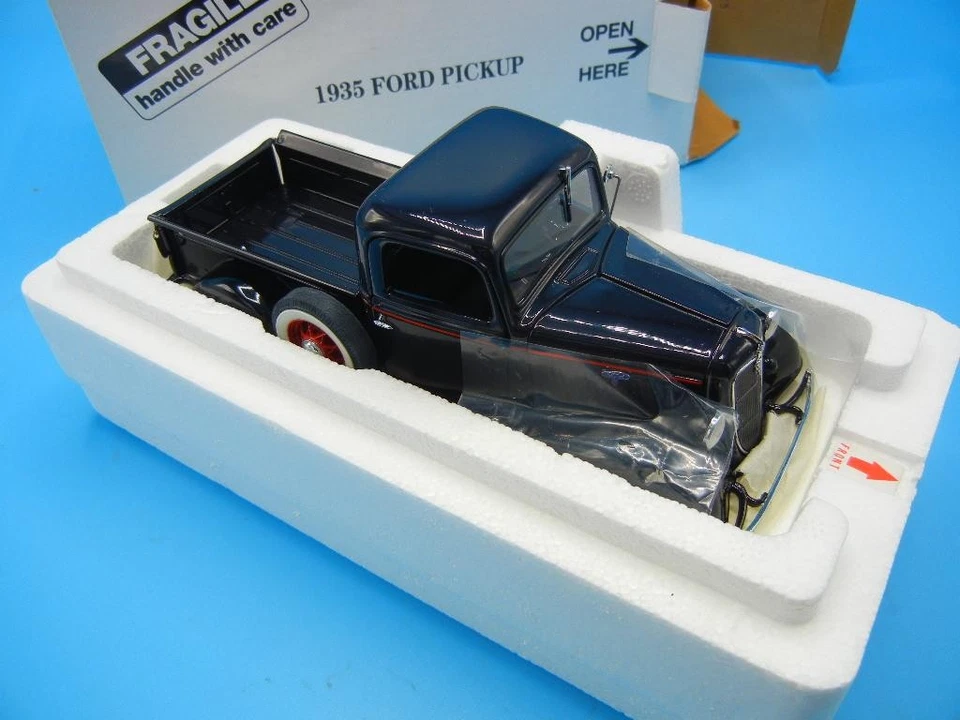 1/24 Scale Danbury Mint Die Cast 1935 Ford Pick Up Truck Never Removed From Box - Image 2 of 4