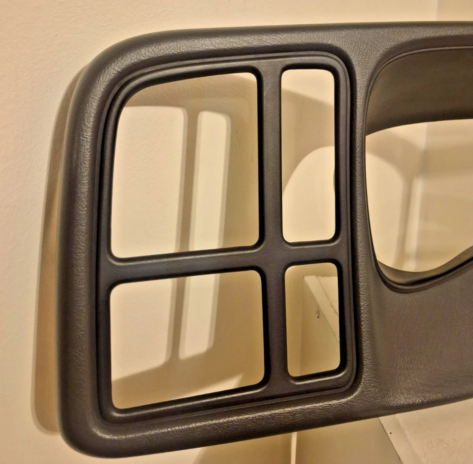 Cuadro de instrumentos suburbano Chevy Avalanche Tahoe Escalade 2003-06 bisel de tablero Foto 2 de 4