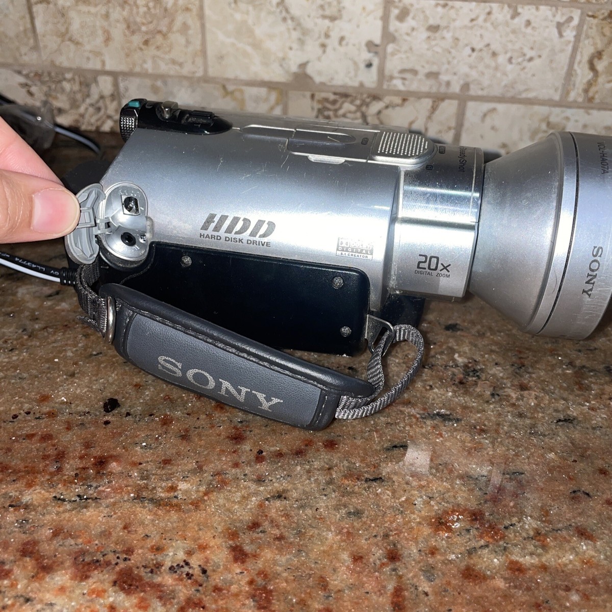 SONY DCR-SR300 HANDYCAM カバー付き SONY DCR-SR300 Handycam Digital Video Camera Recorder Silver from