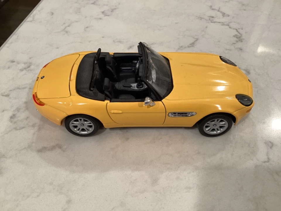 BMW Z8 convertible Welly 1:24 - #2084 Foto 3 de 4
