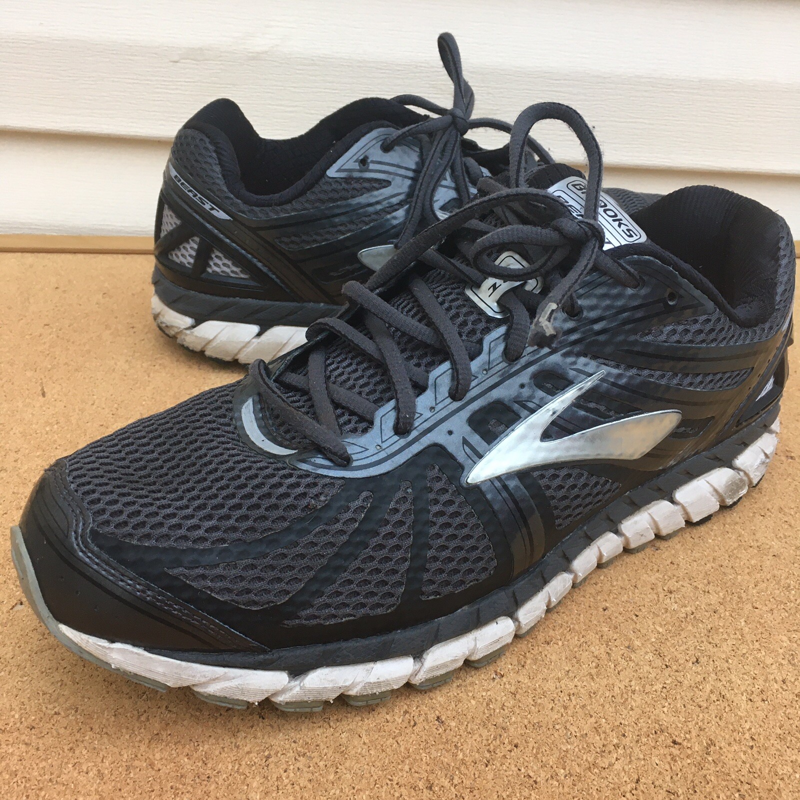 brooks men's beast 16 running shoes