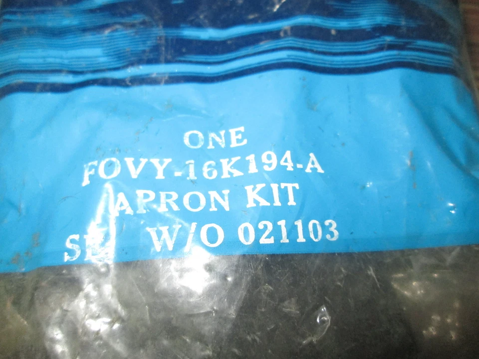 Nuevo de Lote Antiguo 1990 1991 1992 1993 Lincoln Town Car Splash Shield Hardware Foto 2 de 2