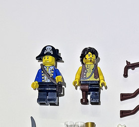 LEGO Pirate Minifigure pi102 Blue Jacket Skull Crossbones + Anchor Tattoo pi110