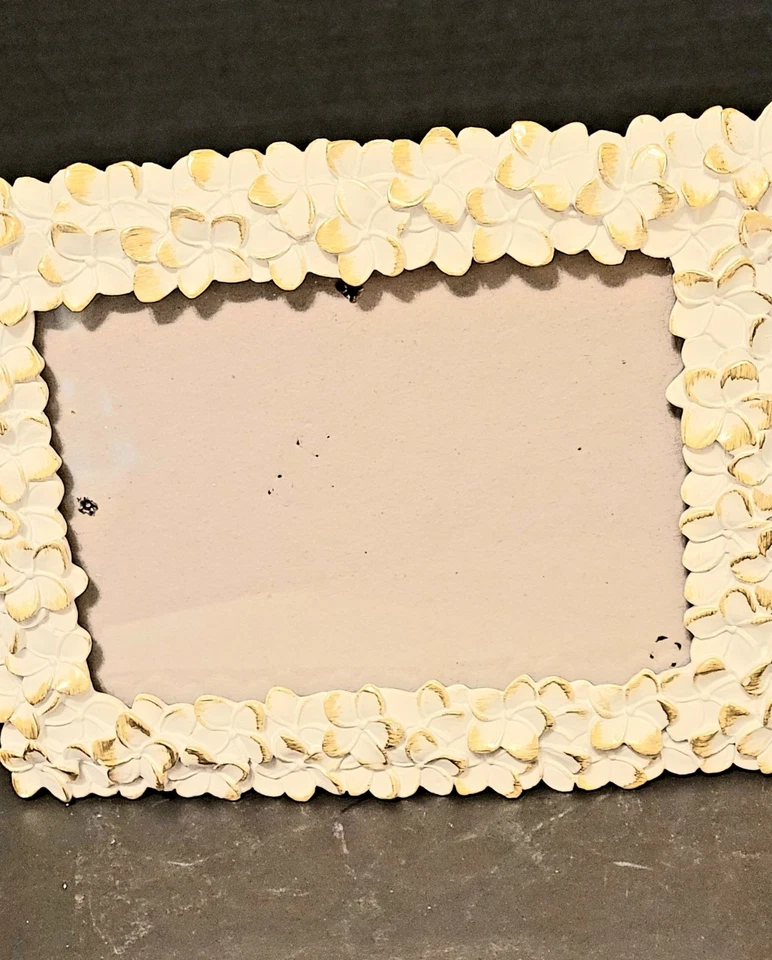 Laura Ashley White /Gold Textured Resin Flower Floral 5x7  Frame - Image 3 of 4