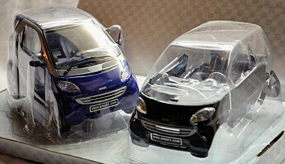 Smart Fortwo Coupe Smart 450 City-Coupe/Fortwo Blu + Nero 1:18 Maisto 31852 - Immagine 3 di 4