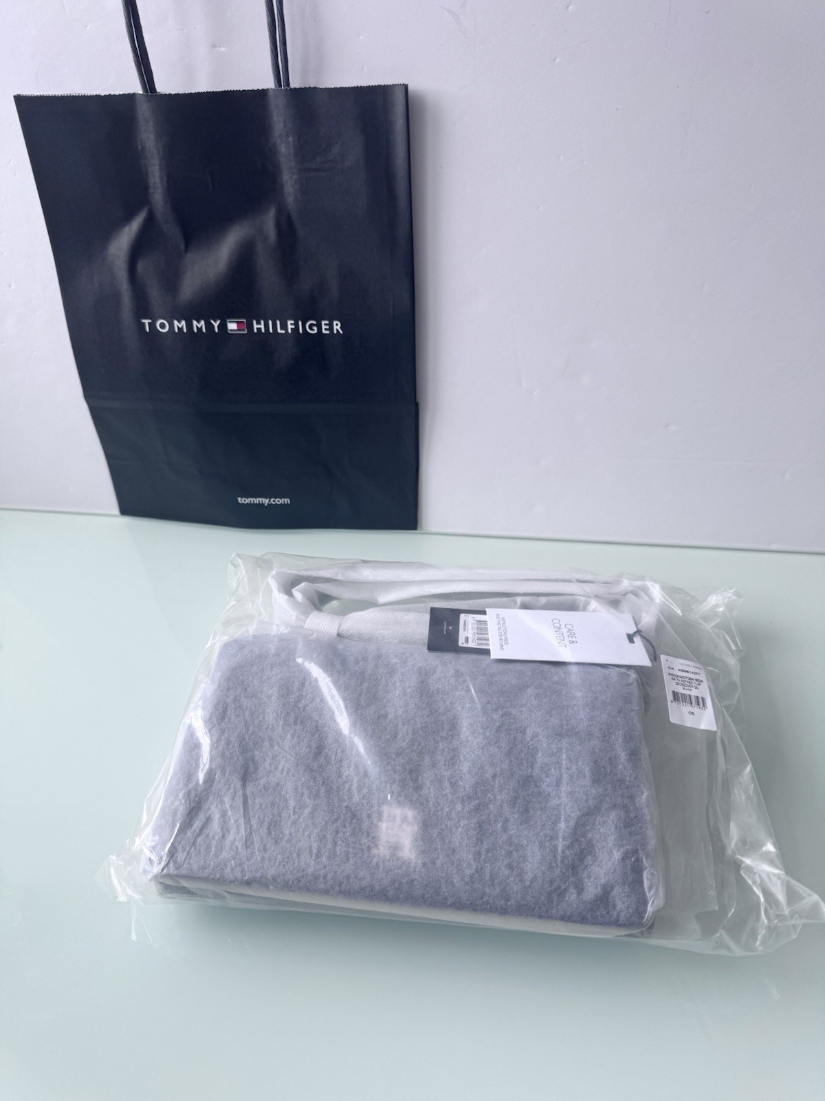 Tommy Hilfiger Quilted Flap Bag RRP £100 image 2