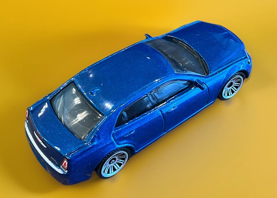 Chrysler 300 2022 Matchbox 2015 - azul escamas de metal - suelto Foto 4 de 4