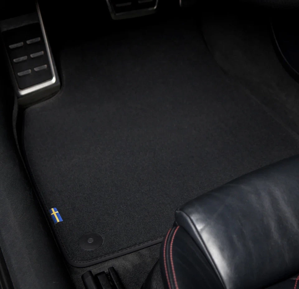 Alfombrillas Volvo V40 Segunda Generación - Etiqueta Bandera (Modelos 2012-2021) Foto 2 de 4