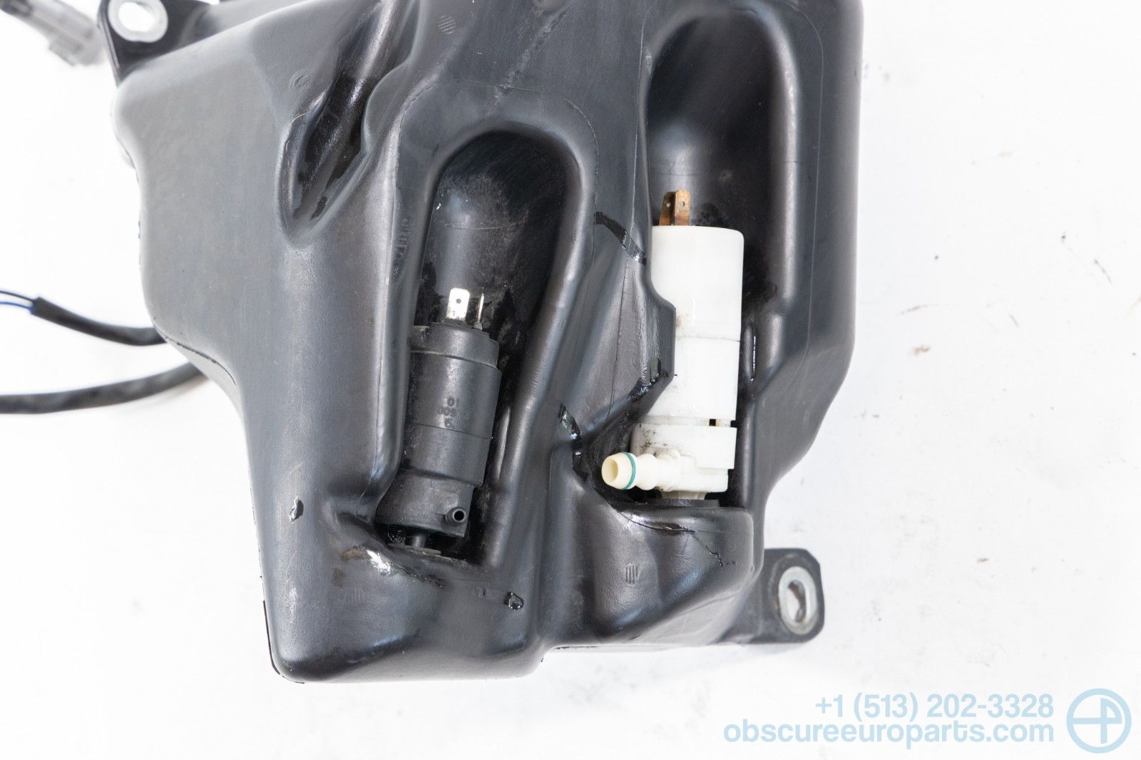 Used 2003-2007 Maserati M139 Quattroporte Wiper Washer Fluid Reservoir w/ Pumps