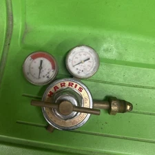 Harris Regulator Model No. 25-15C For Acetylene