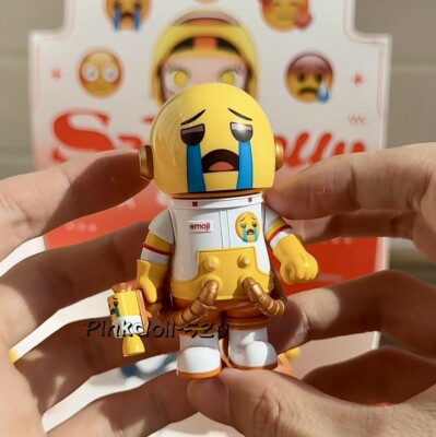 MEGA SPACE MOLLY 100%emoji POPMART 3セット③ MEGA SPACE MOLLY 100% × emoji？ Series - POP MART (United