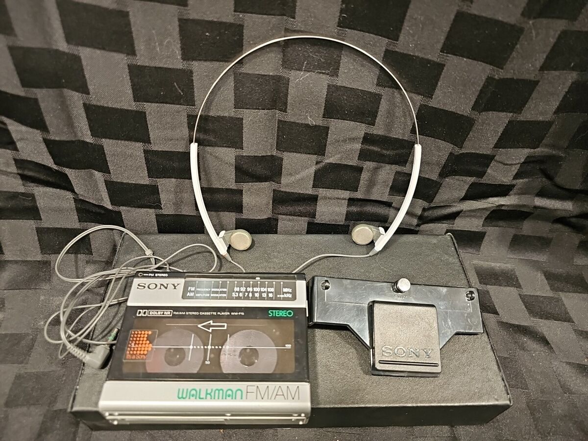 Sony WM-F15 Walkman FM/AM Radio Cassette Player With Sony WM-F15 Walkman FM/AM Radio Cassette Player With