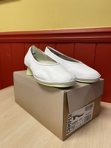 white pumps size 7