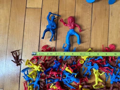 TONS of Vtg Plastic Toy Soldiers Cowboys Indians Dinosaurs 1960s MCM Marx retro - Picture 9 of 10