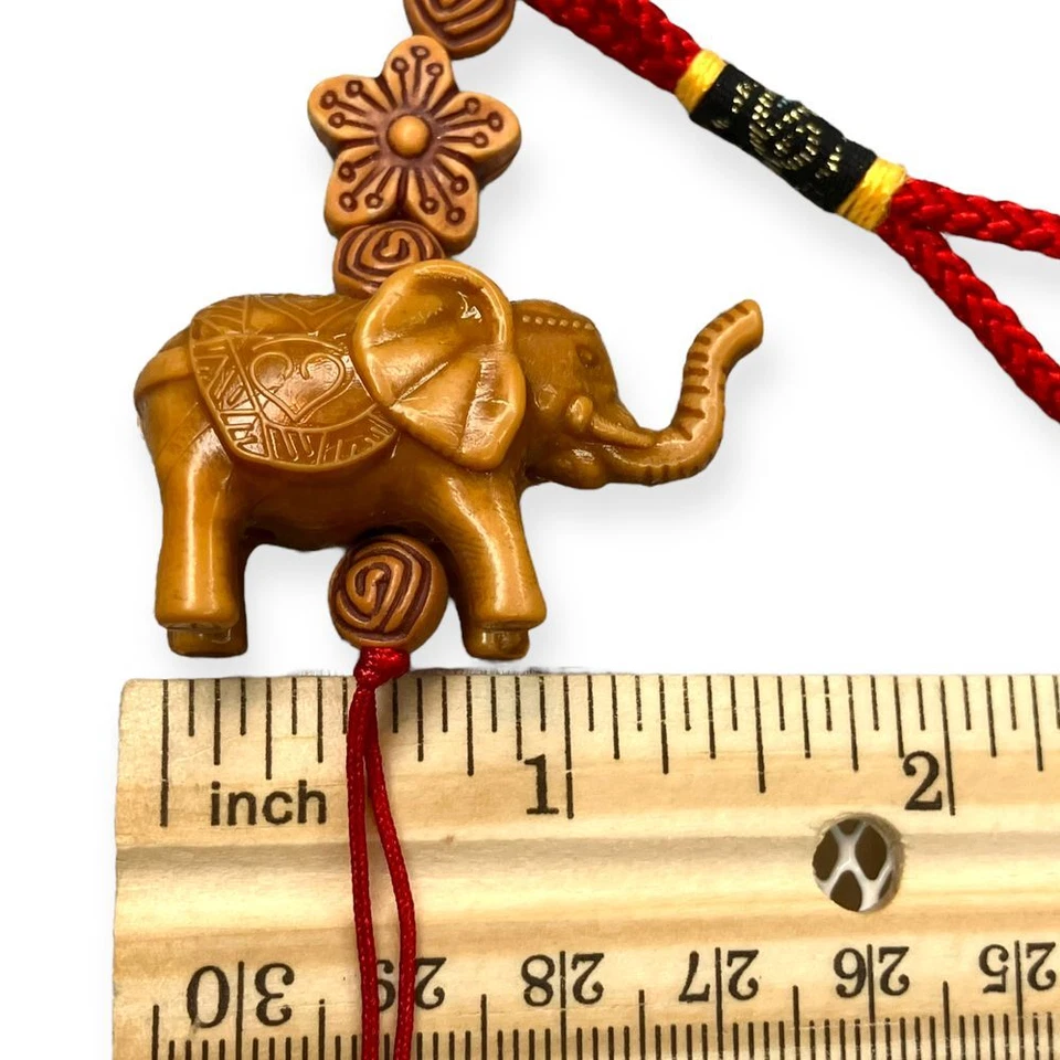 Dije decorativo de elefante de la suerte adorno colgante cordón rojo decoración asiática Feng Shui Foto 4 de 4