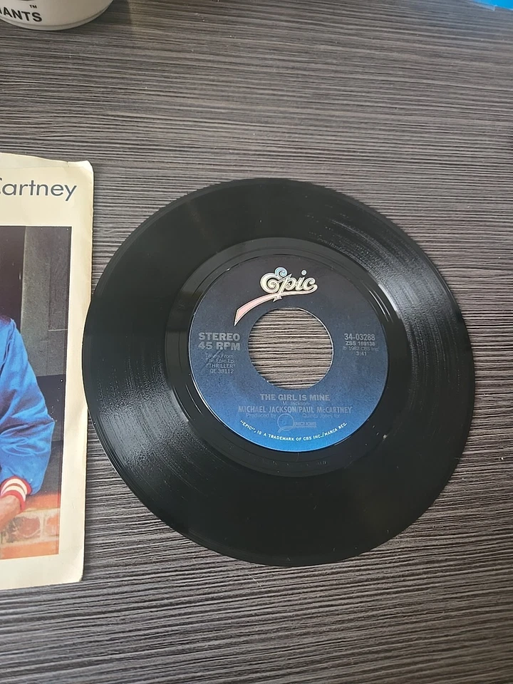Paul McCartney & Michael Jackson "That girl is mine" 45 rpm record w/ picture VG - Image 3 of 4