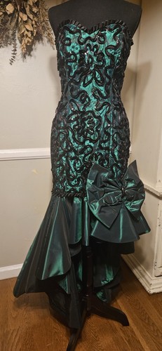 Vintage 1980er grün und schwarz High Low Meerjungfrau Schnitt Ballkleid von A J Bari Mkd Gr.
