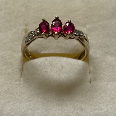 Ring 9 kt Gold, Rubin und Diamant mit vollen Punzen, 1,9 g, UK-Größe: P