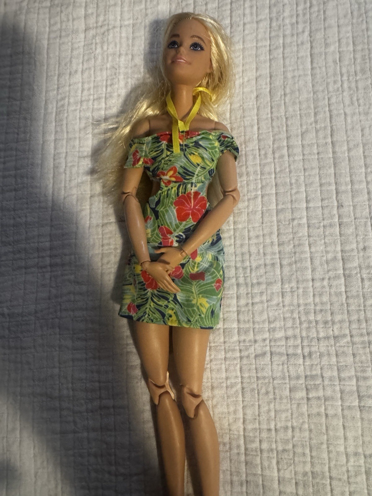 Barbie Made to Move Doll with Flexible Joints & Blonde Hair  Blue Eyes W/ Outfit